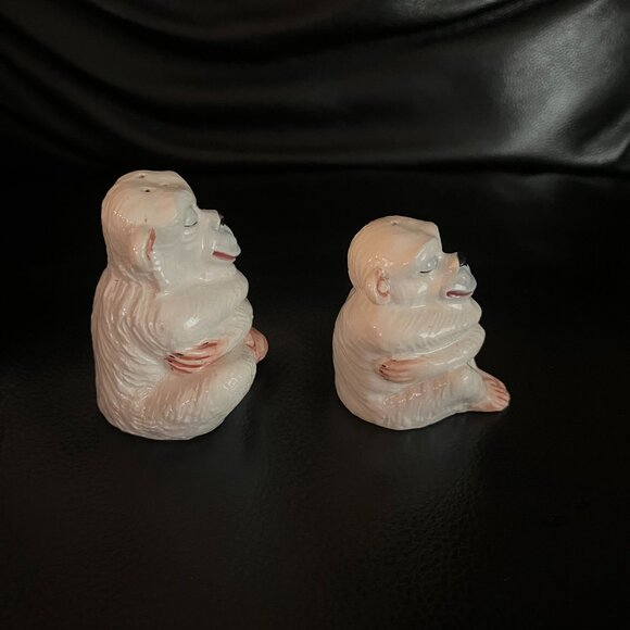 Rare Vintage Vietre Self Hugging Monkeys Salt & Pepper Shakers - Picture 4 of 5